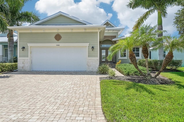 view of front of house featuring a front lawn and a garage