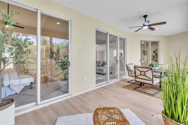 sunroom with ceiling fan