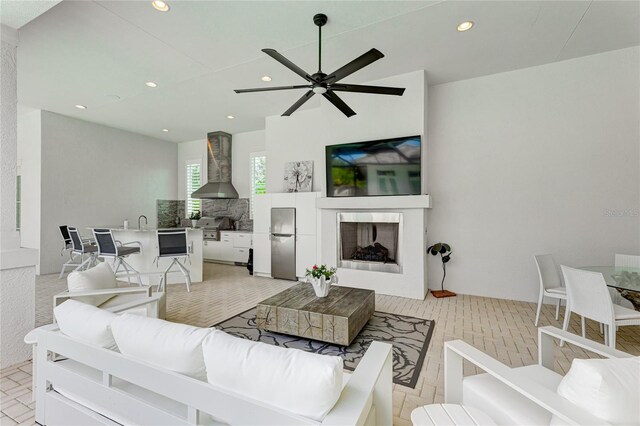 living room with sink and ceiling fan