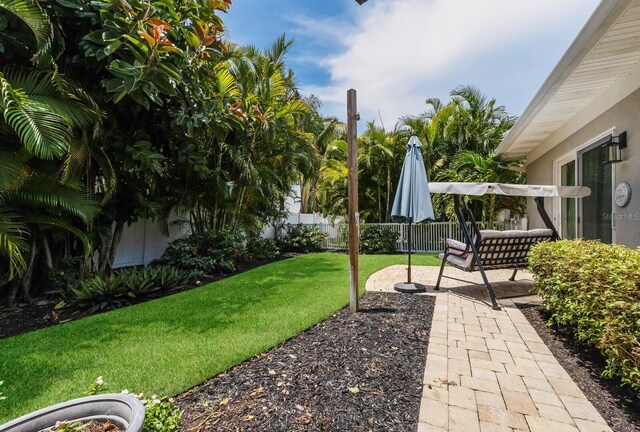 view of yard featuring a patio area