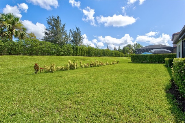 view of yard with a lanai