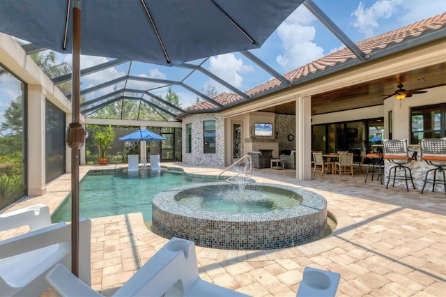 view of pool with ceiling fan, a lanai, an in ground hot tub, and a patio