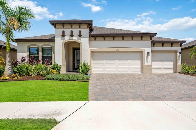 view of front of home featuring a front yard and a garage