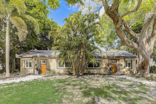 view of front of property with a front lawn