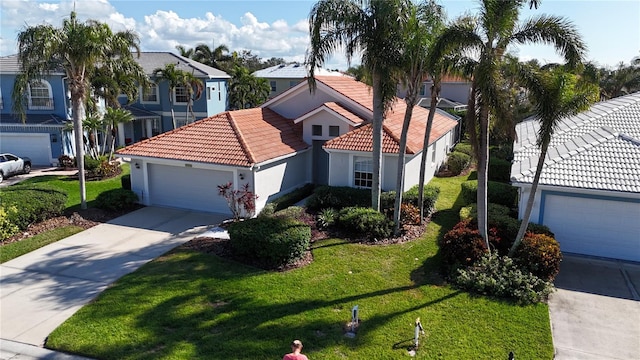 view of front of property featuring a front lawn