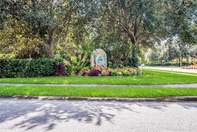 view of home's community featuring a lawn