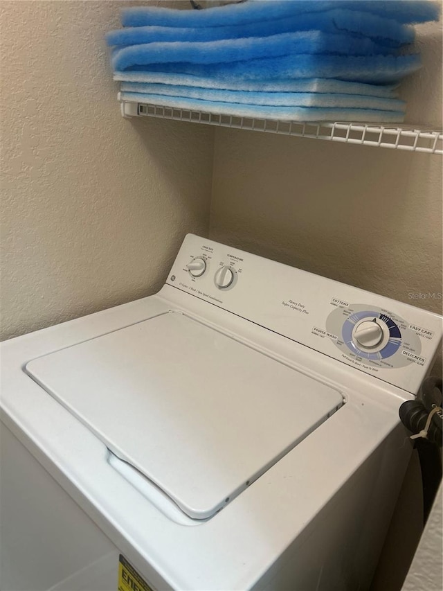 laundry room with washer / dryer