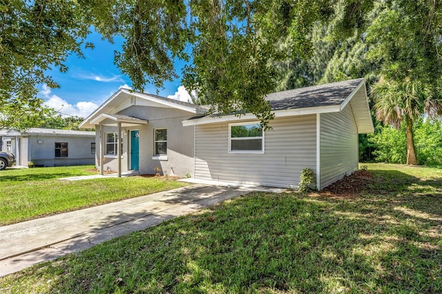 view of front of property with a front yard