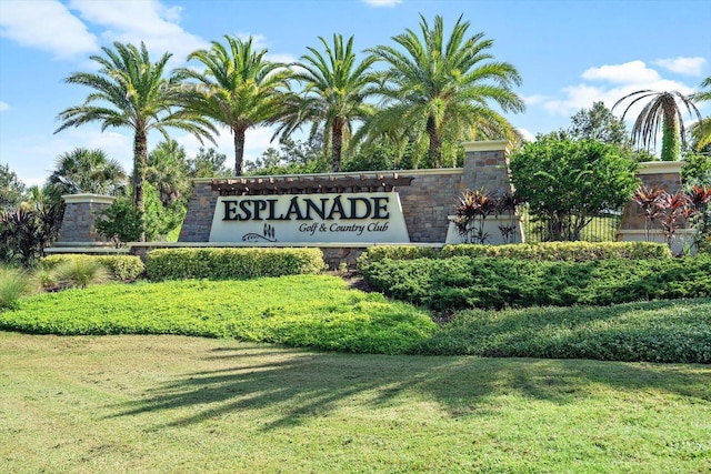 community / neighborhood sign with a yard