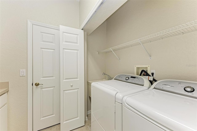 washroom with light tile patterned floors and independent washer and dryer