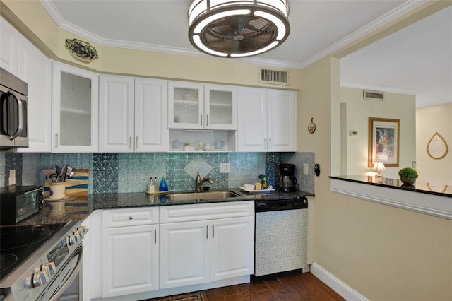 kitchen featuring stainless steel appliances, sink, ornamental molding, tasteful backsplash, and dark hardwood / wood-style flooring