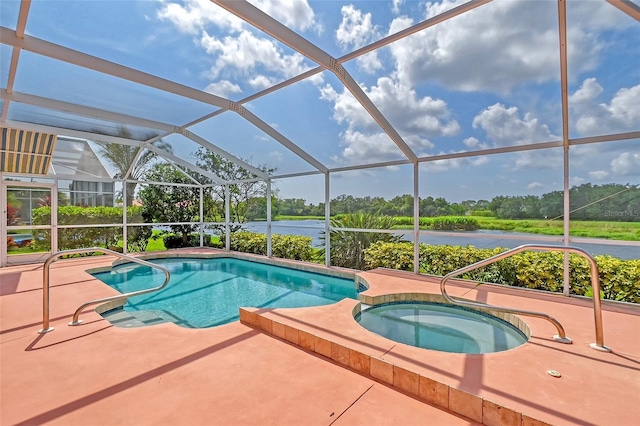 view of pool with an in ground hot tub, a patio, a water view, and a lanai