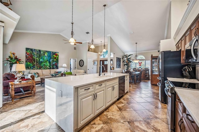 kitchen featuring sink, decorative light fixtures, a kitchen island with sink, stainless steel appliances, and ceiling fan with notable chandelier