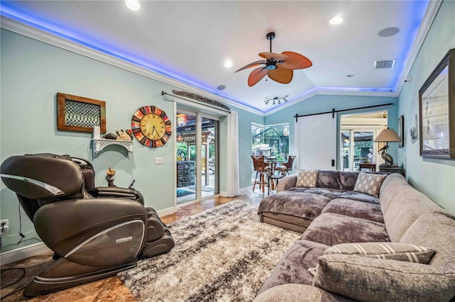 living room with ceiling fan, ornamental molding, lofted ceiling, and a barn door