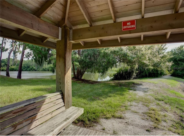 view of yard featuring a water view