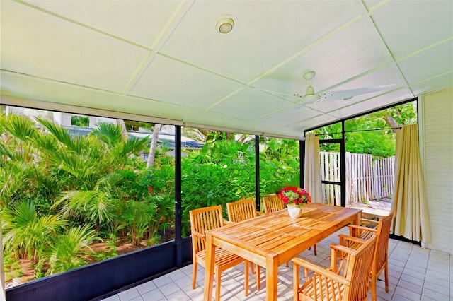 sunroom featuring ceiling fan