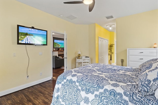 bedroom featuring a closet, visible vents, dark wood-type flooring, a ceiling fan, and baseboards