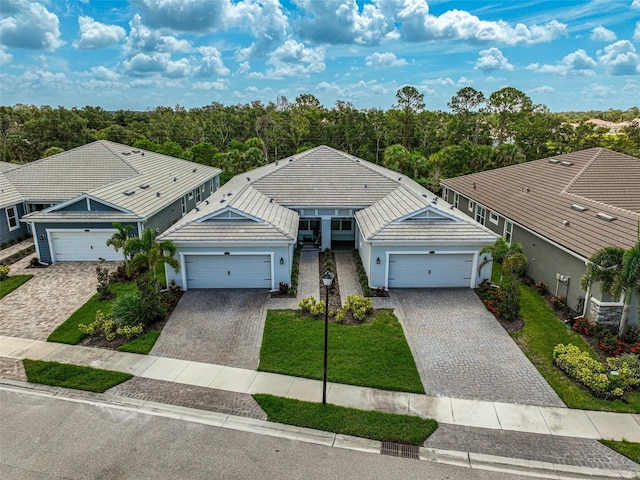 view of front of house featuring a front lawn and a garage