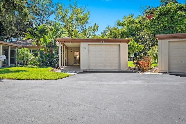 view of front of home featuring a garage and a front lawn