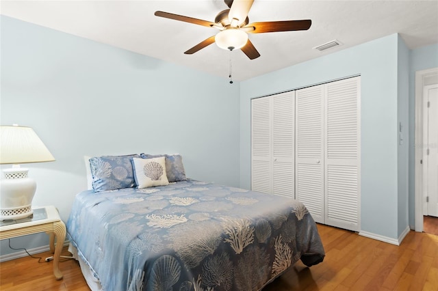 bedroom featuring ceiling fan, light wood-type flooring, and a closet