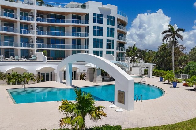 view of swimming pool featuring a patio