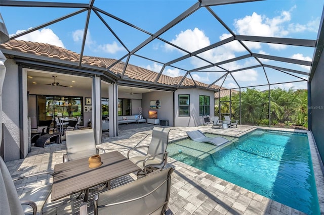 view of swimming pool with a patio area, glass enclosure, a hot tub, and ceiling fan