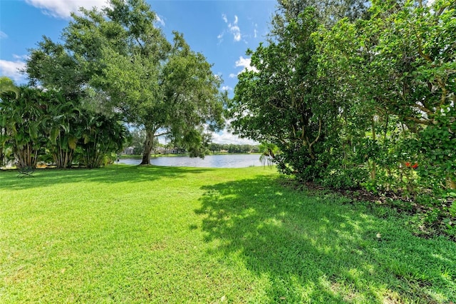 view of yard featuring a water view