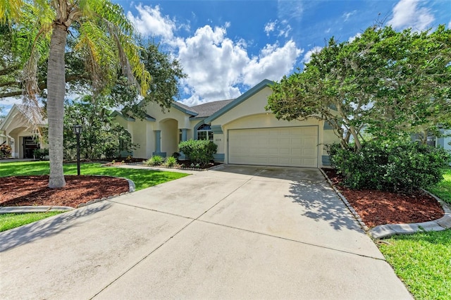 view of front of property featuring a front lawn and a garage