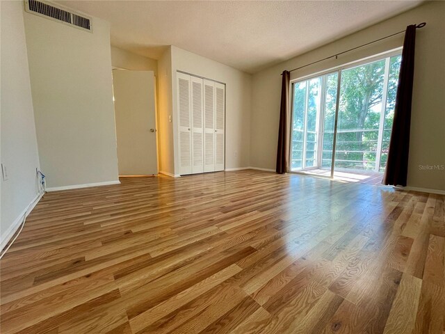 unfurnished room featuring light hardwood / wood-style flooring