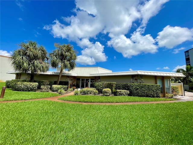 ranch-style house with a front yard