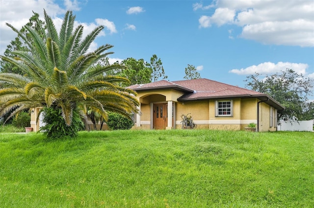 view of front of house featuring a front yard