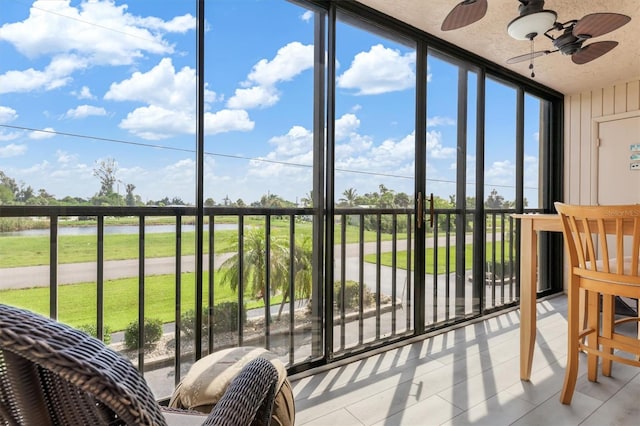 sunroom featuring ceiling fan