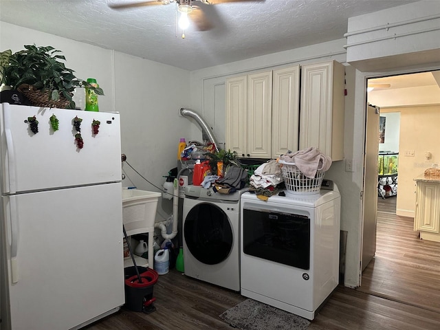 laundry room with ceiling fan, dark wood-type flooring, separate washer and dryer, and a textured ceiling