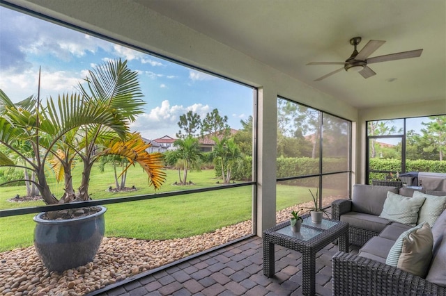 sunroom with ceiling fan