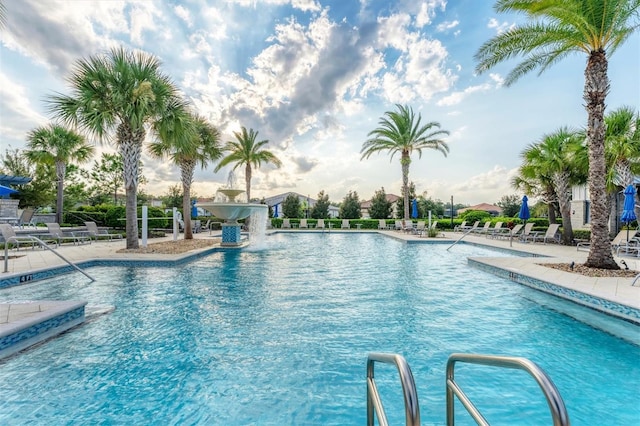 view of swimming pool