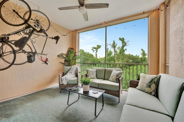 sunroom / solarium featuring ceiling fan