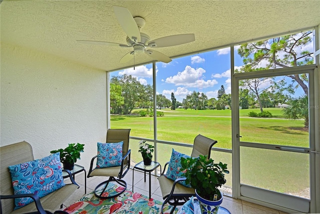 sunroom with ceiling fan