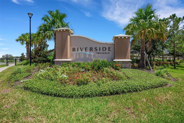 view of community / neighborhood sign