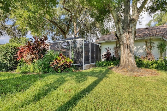 view of yard featuring a lanai