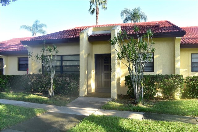 view of mediterranean / spanish-style house