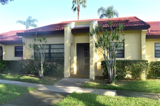 view of mediterranean / spanish-style house