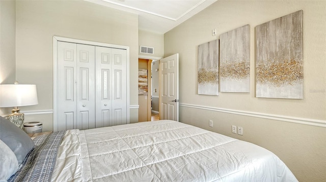 bedroom featuring a closet