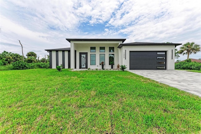 view of front of house featuring a garage and a front yard