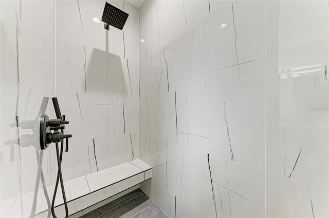 bathroom featuring a tile shower