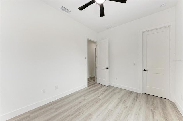 empty room with light hardwood / wood-style flooring and ceiling fan