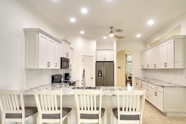 kitchen with a sink, stainless steel fridge, electric range oven, crown molding, and a peninsula