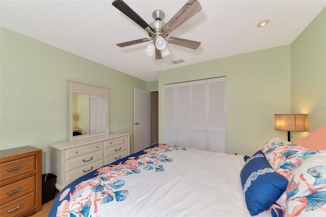 bedroom featuring ceiling fan and a closet