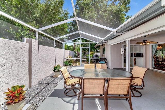 sunroom / solarium with vaulted ceiling and ceiling fan