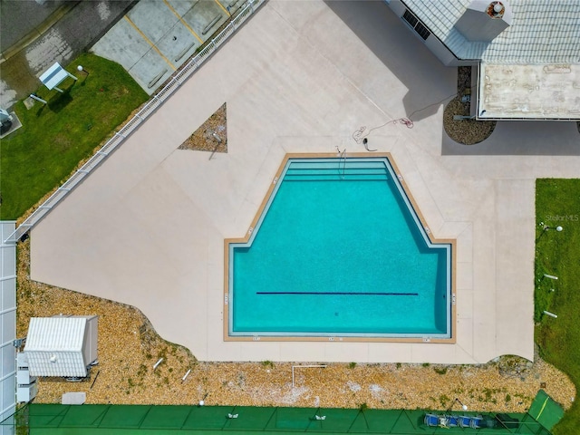 view of swimming pool