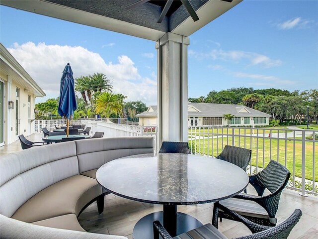 view of patio with outdoor lounge area and ceiling fan